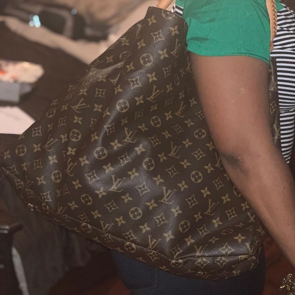 Louis Vuitton Handbags - 🚨 Louis Vuitton Artsy GM 🚨